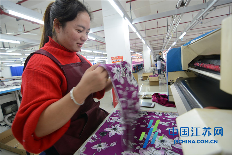 2026年，数据揭示成衣定制店与品牌工厂的终极博弈